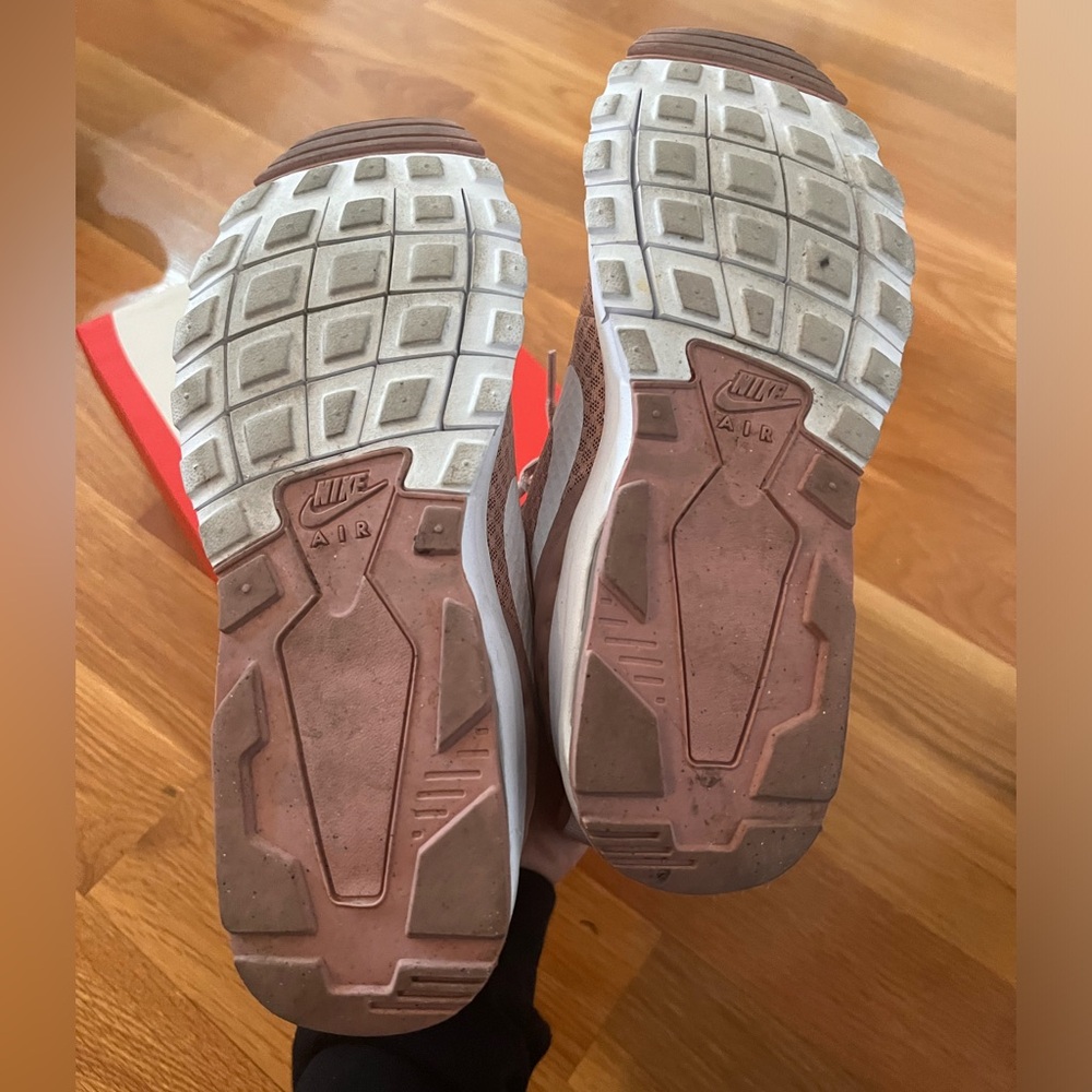 NIKE Womens Air Max Motion LW - Picture 4 of 4